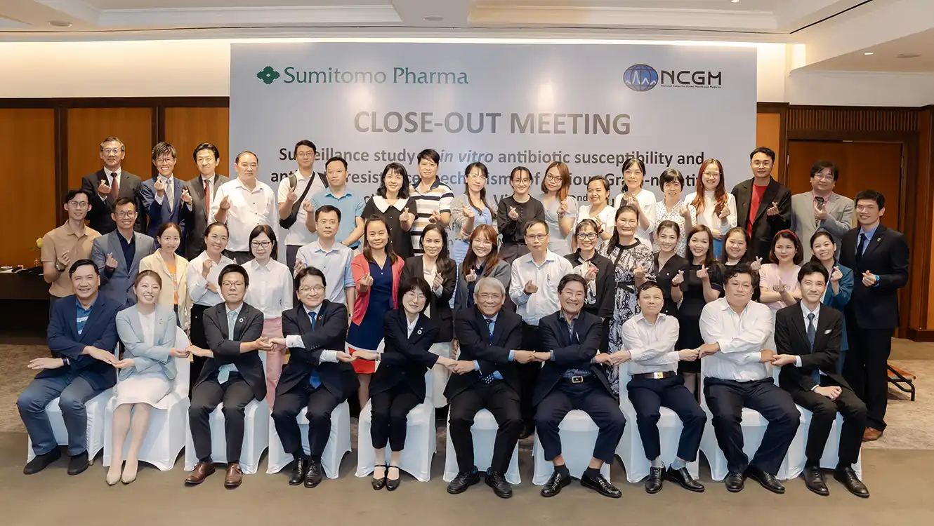 Group Photo of Participating Study Researchers and Sumitomo Pharma Group Members